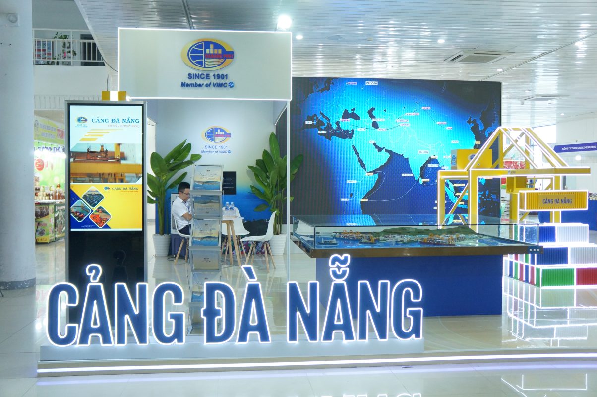 Các gian hàng trưng bày tại Hội chợ Quốc tế EWEC 2025